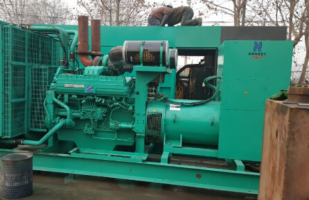 陇川发电机组如何判断水冷式机油散热器内部是否需要清洗？